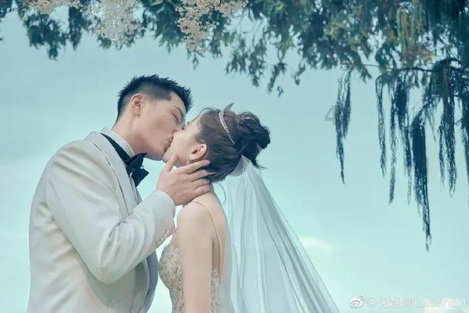 张艺凡首次单独跳舞,当她扔掉红裙后,那双大长腿把粉丝看呆了
