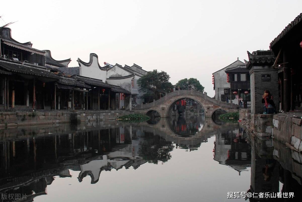 救援爱图画的男孩